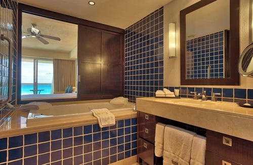 La Isla Resort | The Westin Lagunamar Ocean Resort Beachfront Studio