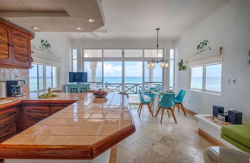 Akumal Condo | Third-Floor Oceanfront Condo with Balconies & Pool