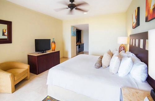 Playa Mujeres Resort | To be or Not to be Inclusive at the Villa Del Palmar Cancun 538SqFt - Studio