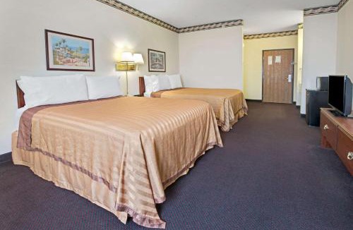 Airport Township Hotel | Travelodge by Wyndham St. Louis