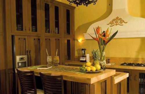 Centro House | TRUE COLONIAL MASTERPIECE with HUGE rooftop patio. Walk to restaurants.