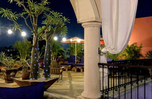 Centro House | TRUE COLONIAL MASTERPIECE with HUGE rooftop patio. Walk to restaurants.