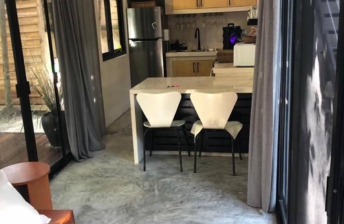 Zona Hotelera House | TulumCasita.Perfect Beach Road Location