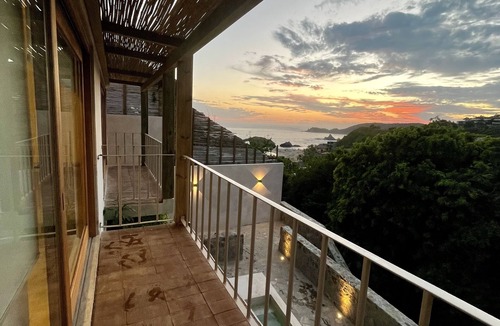 San Agustinillo Apartment | Turquoise Suite: Serene Queen Comfort with Ocean Views at La Joya