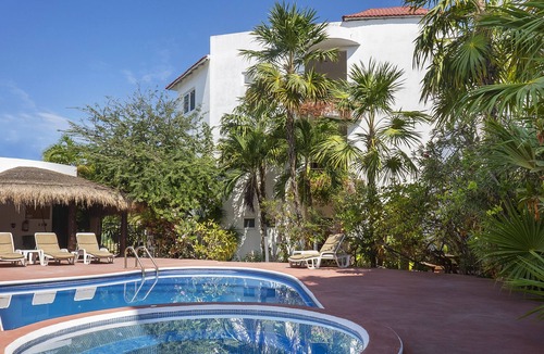 Alfredo V. Bonfil Apartment | Turtle B3 Spacious & Beachside Condo