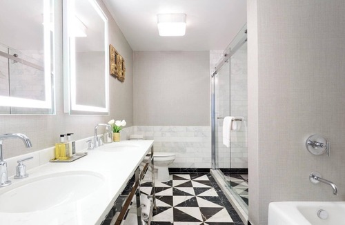 Norma Triangle Hotel | TWO 1BR Suite Kitchen Rooftop Pool Valet Parking near Hollywood Walk of Fame
