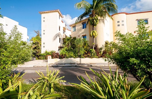 Puerto Morelos Condo | Two bedroom bottom floor condo 1/2 block to the beach