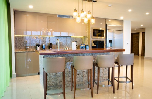 Cancun Resort | Unwrap Tropical Bliss: Experience Holiday Luxury in 3-Bedroom Ocean Front Oasis!