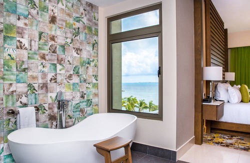 Cancun Resort | Unwrap Tropical Bliss: Experience Holiday Luxury in 3-Bedroom Ocean Front Oasis!