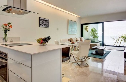 Gonzalo Guerrero Condo | Upscale Classy Condo Just Steps from the Beach