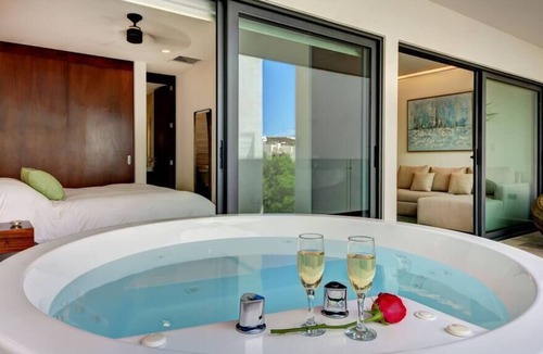 Gonzalo Guerrero Condo | Upscale Classy Condo Just Steps from the Beach