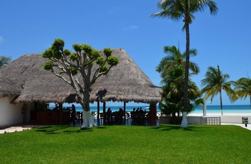 Punta Cancun Apartment | Vacation getaway with beach access & balcony