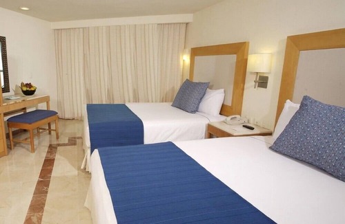 Cozumel Hotel | Vibrant Studio with Pools and Spa at Cozumel