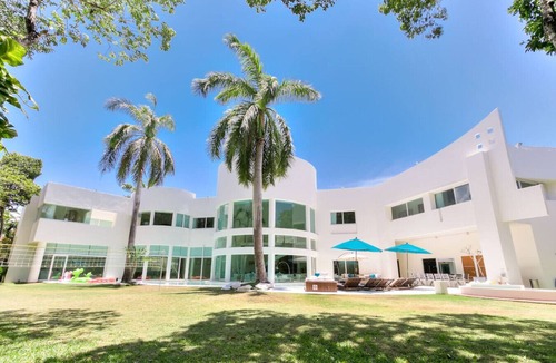 Playacar Villa | Villa Aqua Luxury 5 bdrm fully staffed Villa in Playa del Carmen with Flexible Group Accom (2-12 guests)