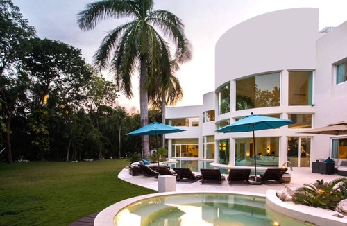 Playacar Villa | Villa Aqua Luxury 5 bdrm fully staffed Villa in Playa del Carmen with Flexible Group Accom (2-12 guests)