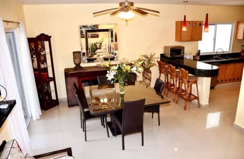 Villa Juarez Hotel | Villa de 4 Dormitorios con Piscina Cerca de la Playa