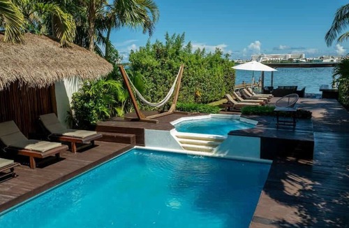 Zona Hotelera Villa | Villa Pok Ta Pok | 5BR | Waterfront Private Pool