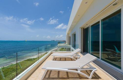 Puerto Juarez Villa | Villa Punta Sam - Beachfront Luxury Villa