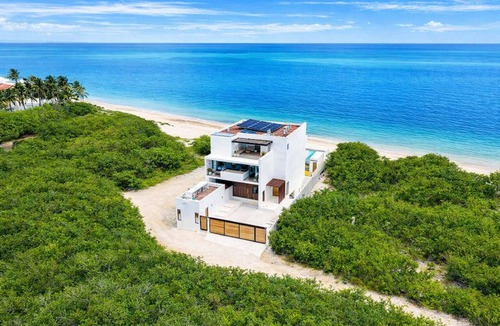 Puerto Morelos Villa | Villa Tiburón Luxury Beach Front Oasis 7/BR