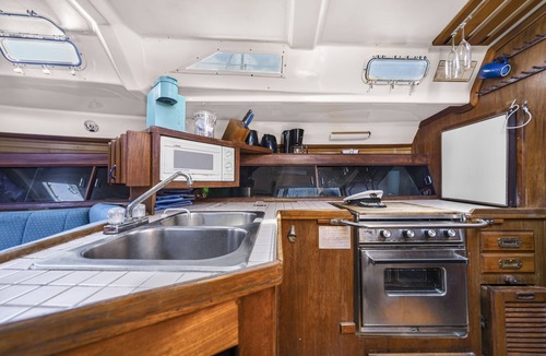 Salina Grande Boat Rental | Walk barefoot to beach! Private en-suite bath, AC