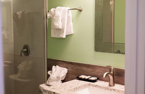 Bradenton Beach Hotel | Waterfront Views · One-Bedroom Bayfront Escape