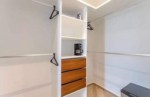 La Veleta Condo | Well-Equipped Lock-Off Studio for two 106 East