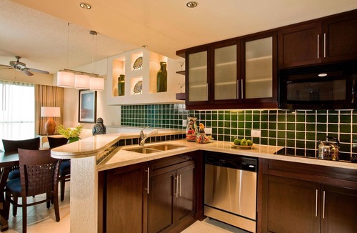 Zona Hotelera Apartment | Westin Lagunamar, located directly across from the Fashion Harbor Mall