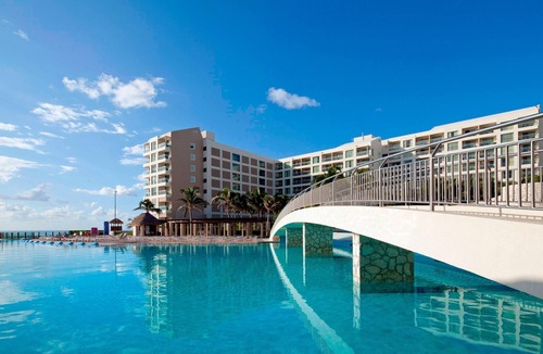 Zona Hotelera Apartment | Westin Lagunamar, located directly across from the Fashion Harbor Mall