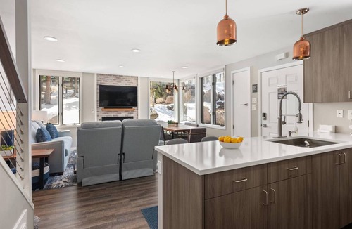 Snowmass Village Condo | Winter Retreat! Cozy Snowmass Townhome, Walk to Base Village, Hot Tub & Parking!