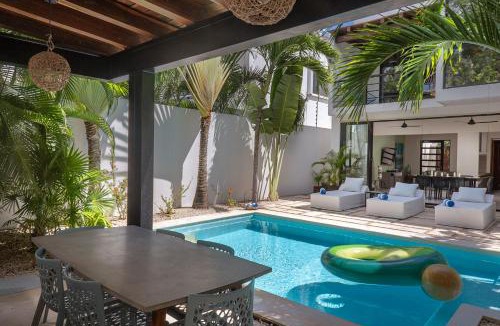 La Veleta Villa | Wonderful Tropical Home 3BR, Garden, Private Pool.