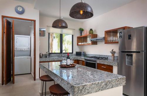 La Veleta Villa | Wonderful Tropical Home 3BR, Garden, Private Pool.
