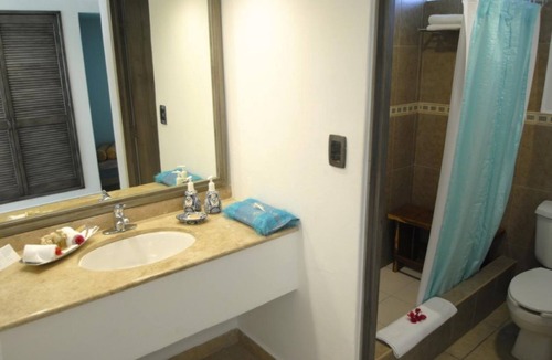 Zona Hotelera Norte House | Your Home Away From Home! Free Breakfast, Free Parking, Near Caletita Beach