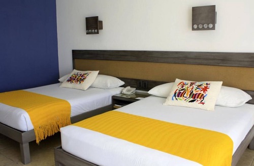 Zona Hotelera Norte House | Your Relaxing Getaway Awaits! Beach Access, Free Parking, Free Breakfast, Pool