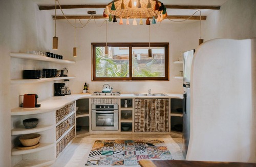 Zona Hotelera House | Zorba Villa 3, Stunning 3BR Villa with private rooftop patio! Sleeps 8.