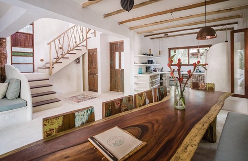 Zona Hotelera House | Zorba Villa 3, Stunning 3BR Villa with private rooftop patio! Sleeps 8.