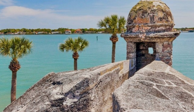 18 min to historical downtown, 4 min to Flager hospital mins to shops and beach. in St. Augustine