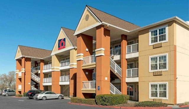 2 Beds |Mobil Tub |Nsmk| Kitchen|Studio 6 Sacramento in Sacramento CA