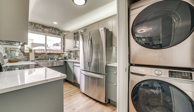 2 Blocks to Beach Park: Cozy Seattle Townhome in Seattle