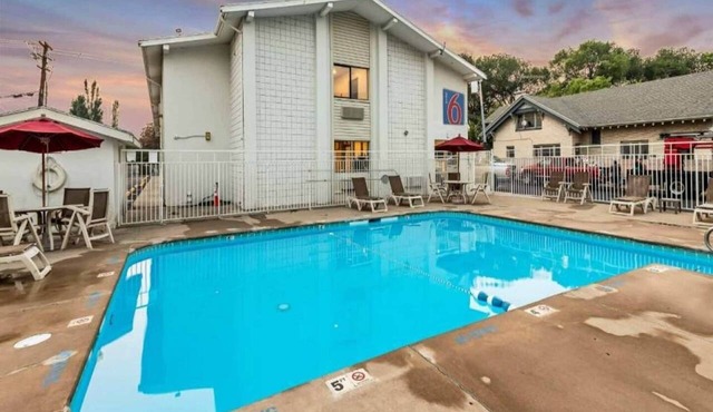 2 Full Beds | Non-Smoking in Ogden
