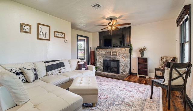 2 Mi to Grand Lake! Family Adventure Base w/Yard in Langley