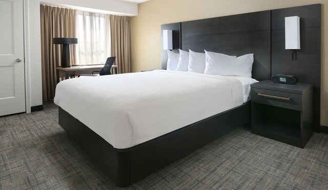 2 Pet-friendly Suites W/Full Kitchen! FREE Breakfast, Parking, Pool, Tennis Ct! in Richardson