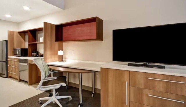 2 Queen Studio w/Free Breakfast | 1 mi to Historic District Bike Trails in Jekyll Island