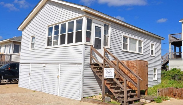 215 Nags Head Ocean-Side Home - Steps to Beach in Nags Head