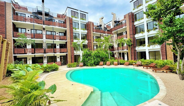 2BR Condo Near Beach: Private Jacuzzi & 2 Bikes
