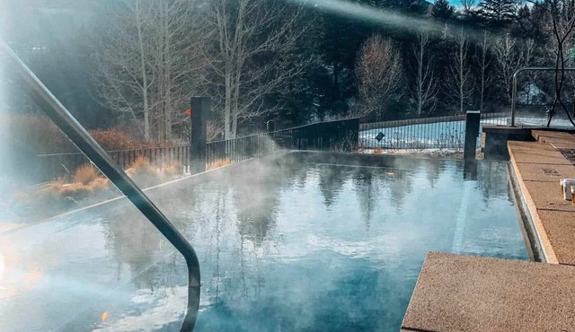 2BR with kitchen at Resort Hotel steps to the Beaver Creek Gondola. in Avon