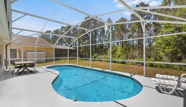 3-bedroom villa in fantastic Clermont that backs on to a Conservation Area in Clermont