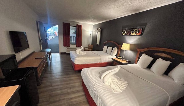 4 Inviting Rooms w/Breakfast | Cultural Explorer Stay -Close to Museums & Parks in Coles County