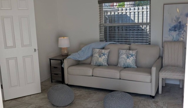 #4-Junior Suite-2 Queen beds, 3min walk to Beach, Heated Pool on site, Sleeps 4 in Siesta Key