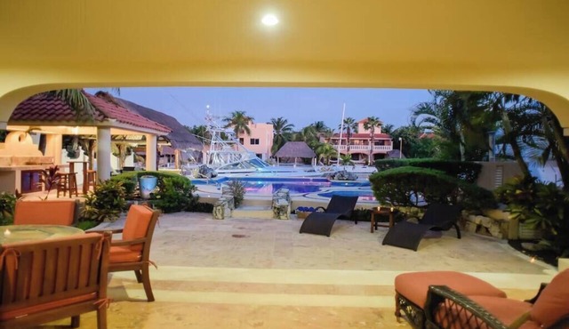 5 Bedrooms Marina Front Villa + Boat trip included after 7 nights Rental!