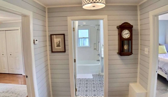 5 mins to Kings River access, 4 BR, Fire Pit, Full Kitchen in Berryville